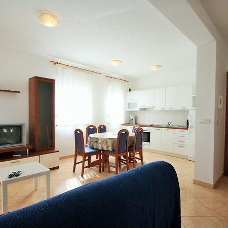 Apartment Bilic With Balcony 포레치 외부 사진