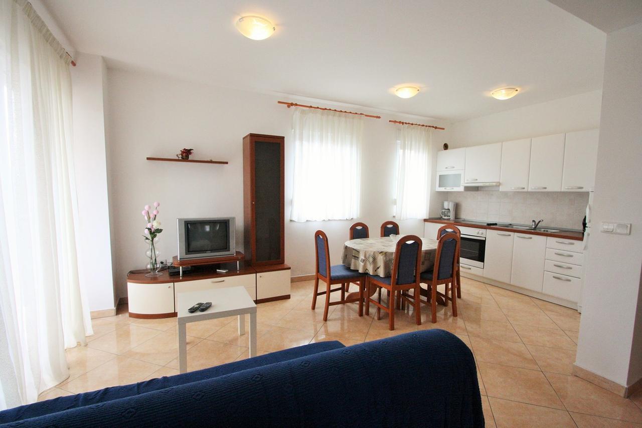 Apartment Bilic With Balcony 포레치 외부 사진