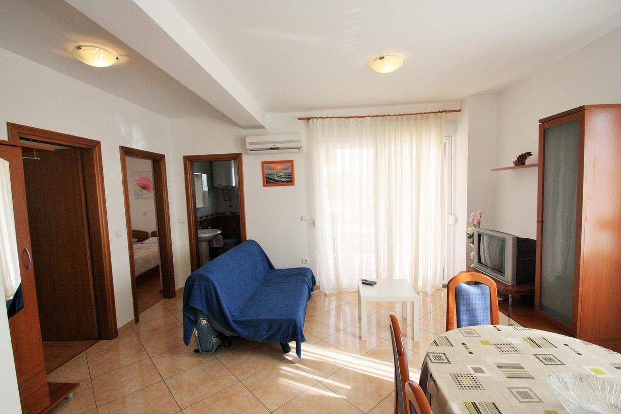 Apartment Bilic With Balcony 포레치 외부 사진