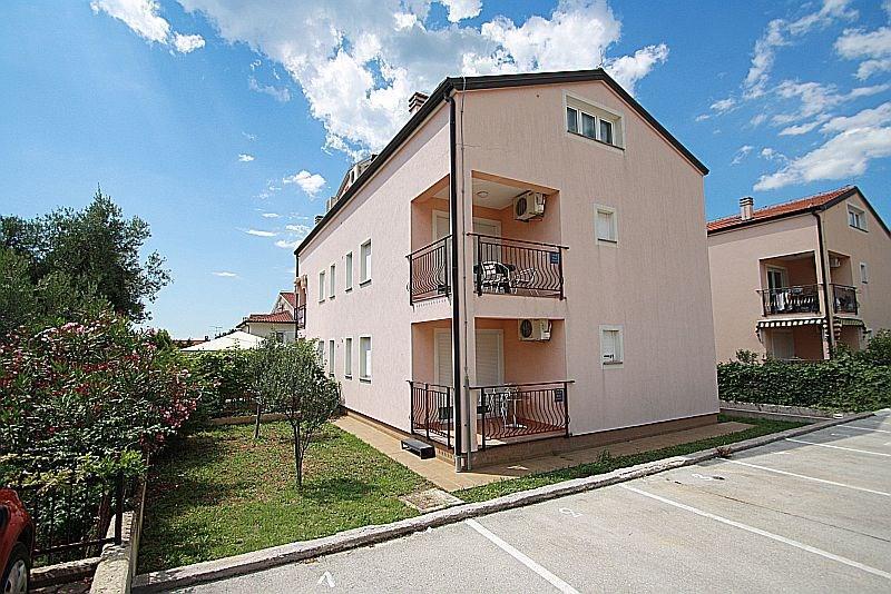 Apartment Bilic With Balcony 포레치 외부 사진